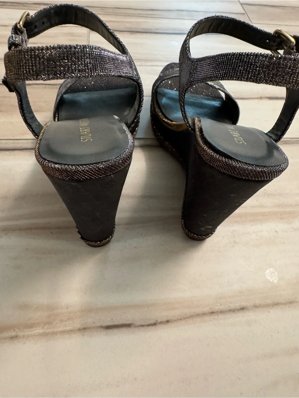 EUC STUART WEITZMAN PYRITE NOCTURN WEDGE
SZ 9.5
RARE FIND
DRESSY OR CASUAL - Picture 3 of 3